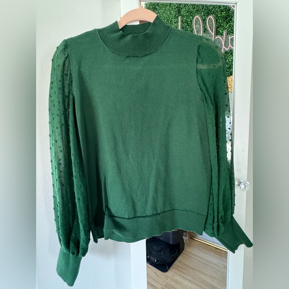 Vince Camuto emerald green sweater top with detailed sleeve. Size small - Picture 1 of 2